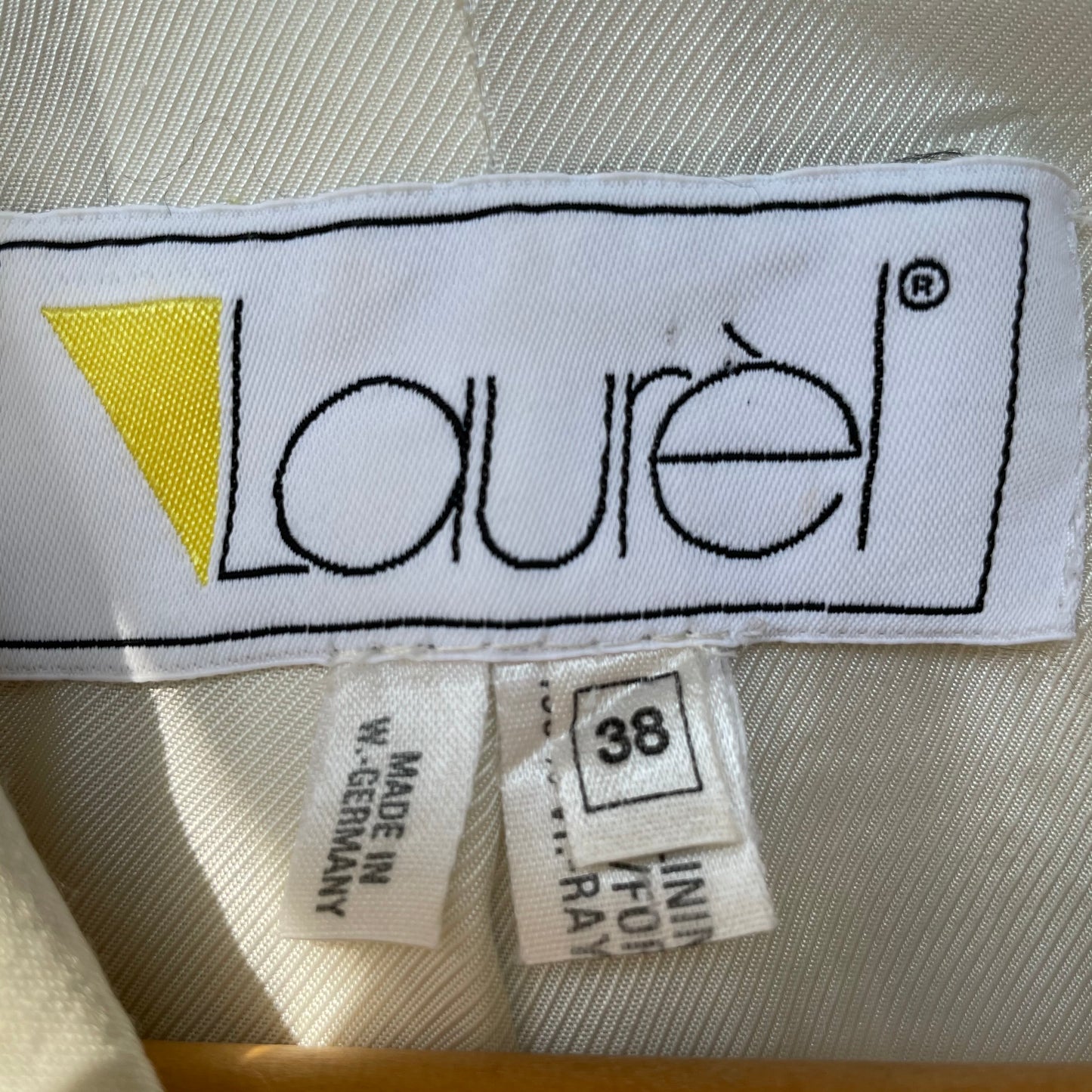 Vintage Laurèl Cropped Linen Blazer